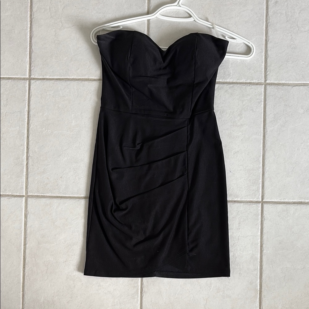 Elegant Black Strapless mini Dress